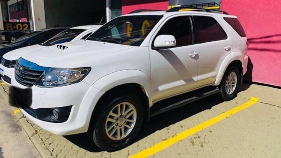 TOYOTA HILUX SW4 3.0 SRV 4X4 16V TURBO INTERCOOLER DIESEL 4P AUTOMÁTICO